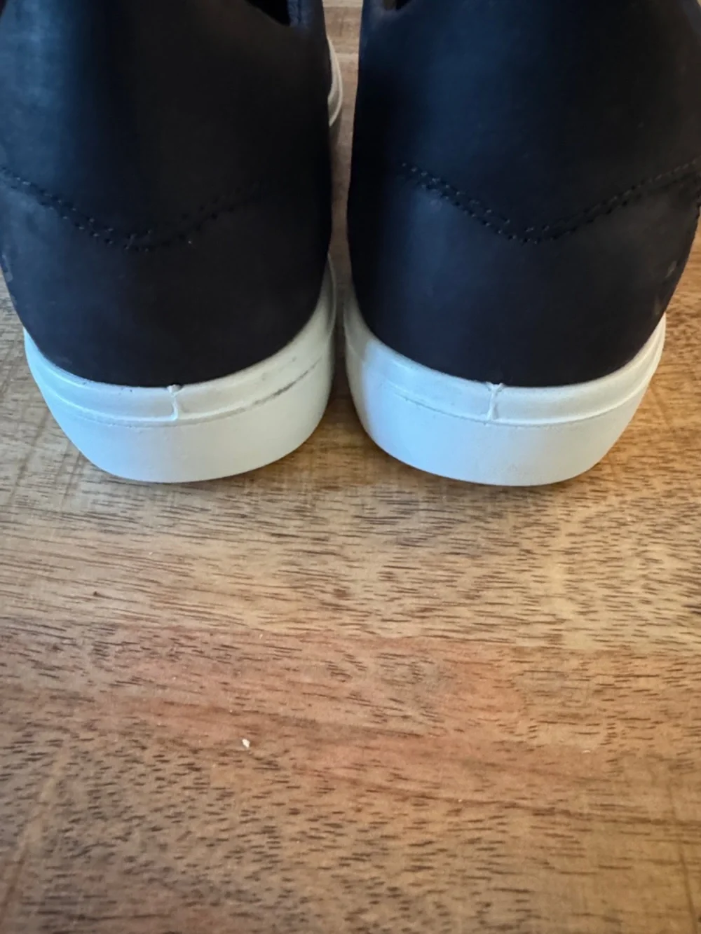 ecco women’s Black Casual Sneakers with White Sole US 9/ 9.5 EU 40 NEW